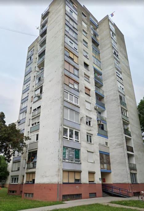Studio Apartman Luna Karlovac Bagian luar foto